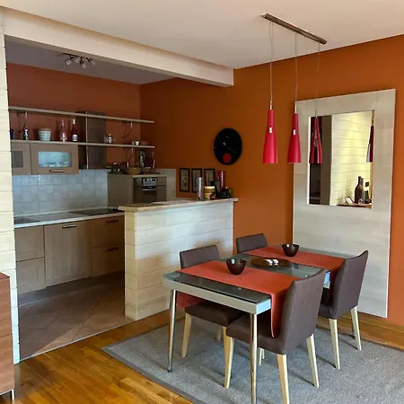 Luxury In Center Lb