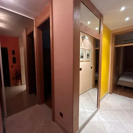 Luxury In Center Lb
